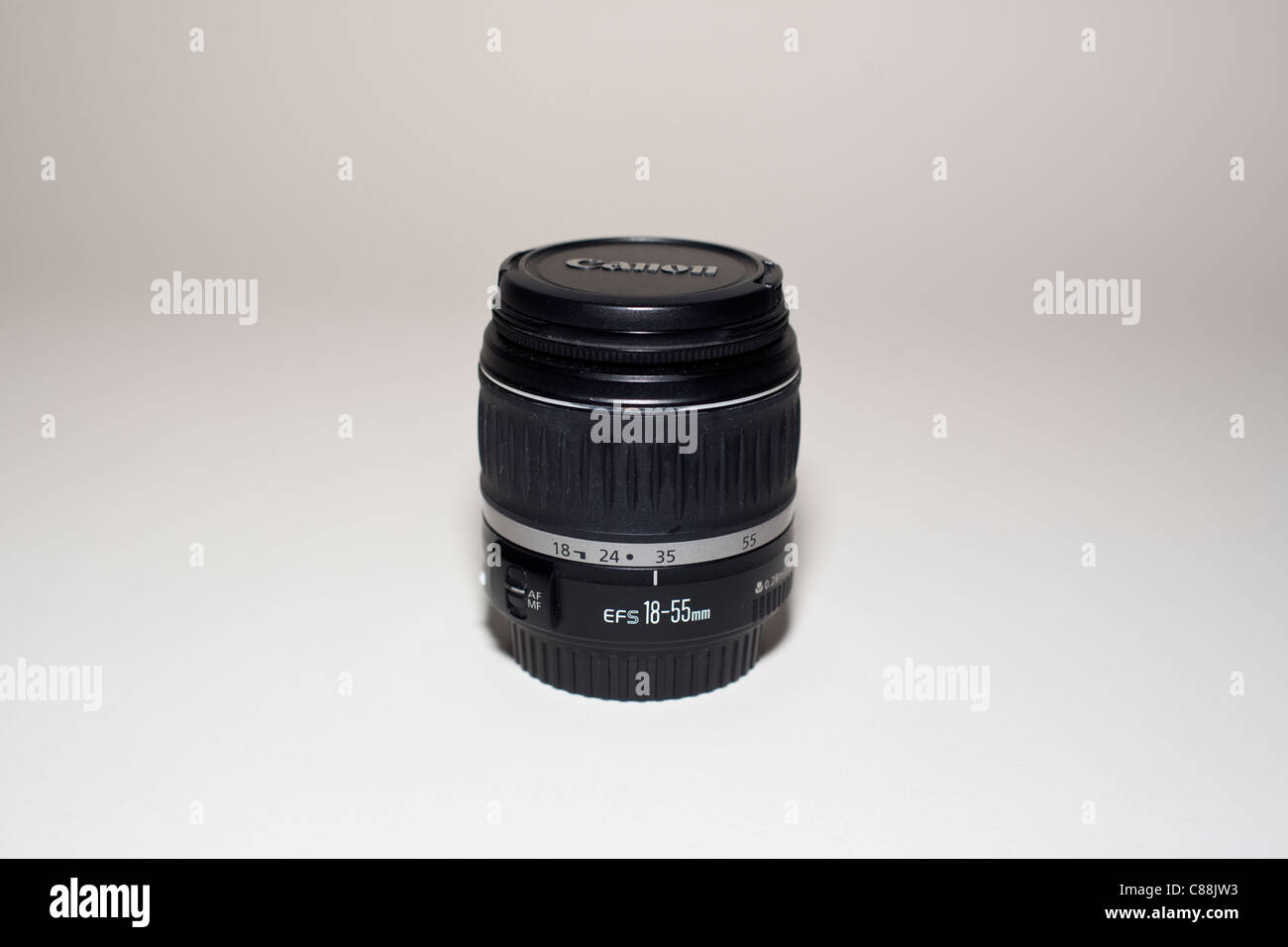 Canon EF-S Objektiv 18-55mm f/3.5-5.6 Fotografie Stockfoto