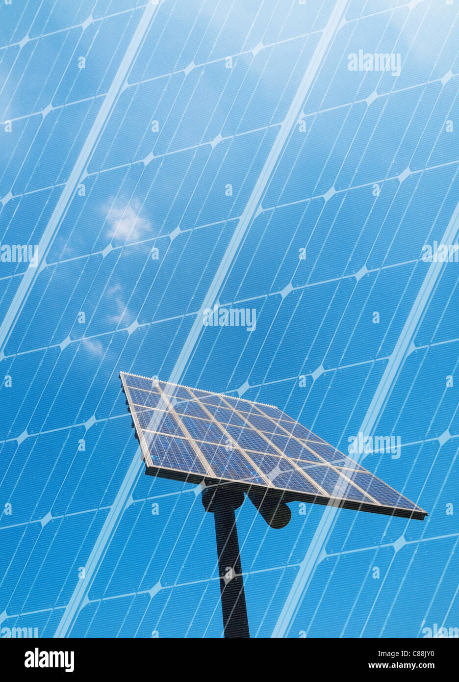 Solar Energiekonzept mit einem Photovoltaik-panel Stockfoto
