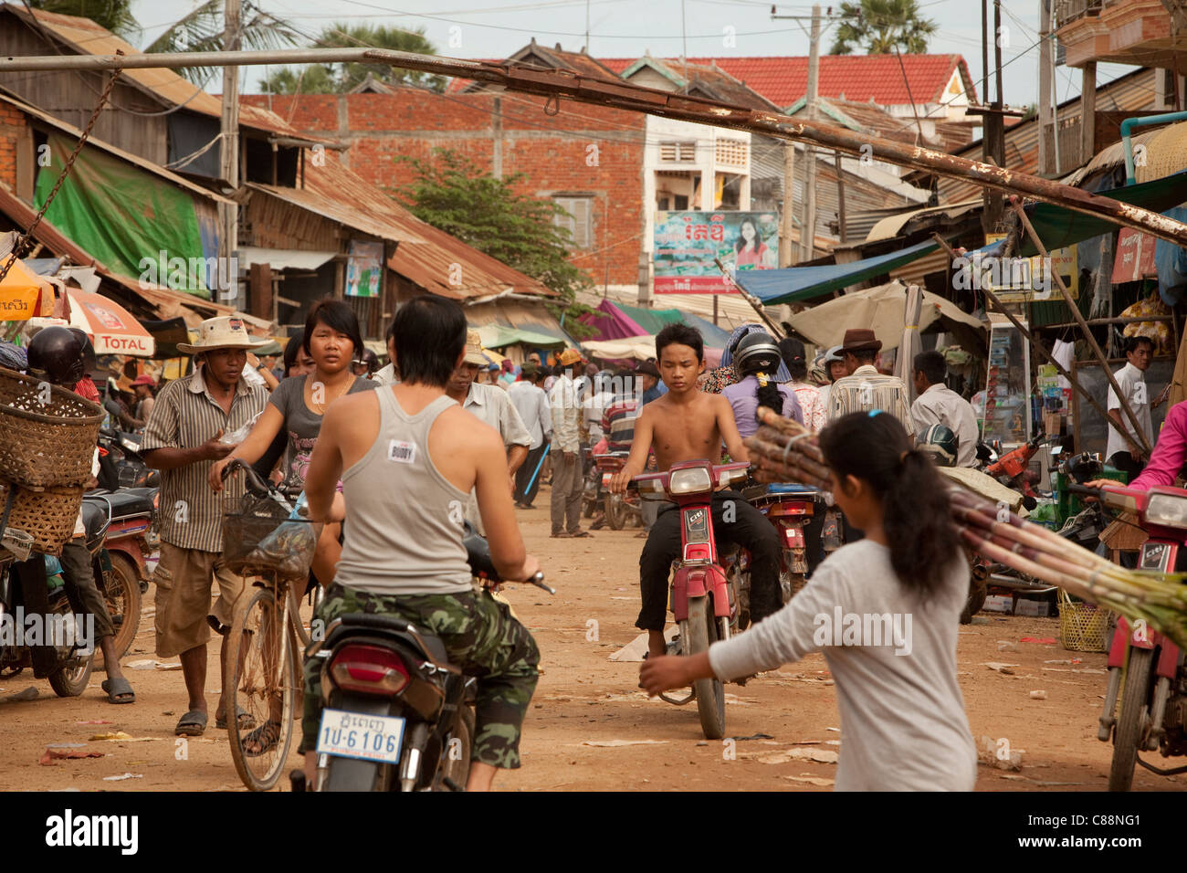 Phaav ist eine geschäftige Stadt, gelegen an der Autobahn zwischen Phnom Penh und Siem Reap - Kambodscha, Südost-Asien. Stockfoto