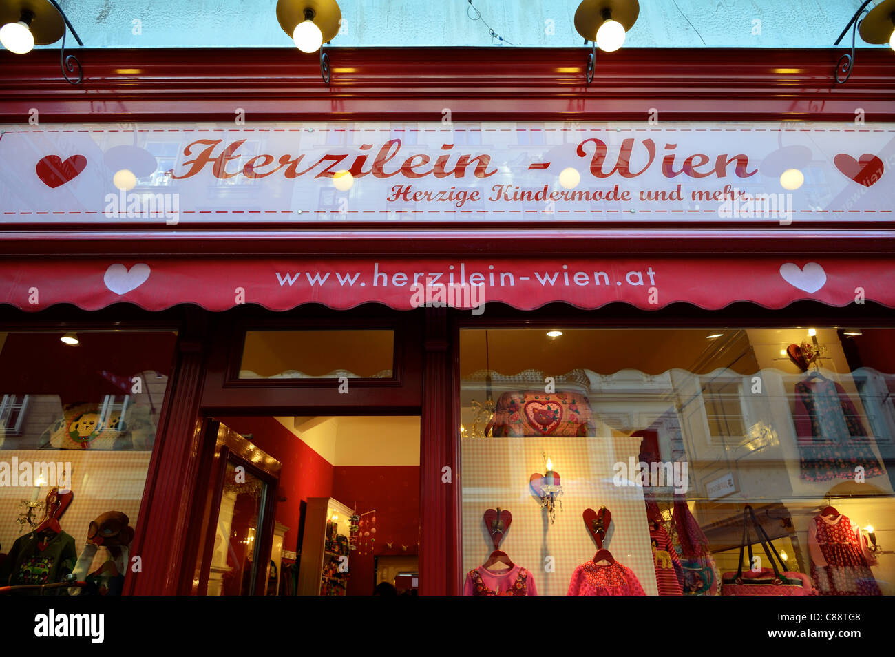 Herzilein Kids Fashion Store, Wien Stockfotografie - Alamy
