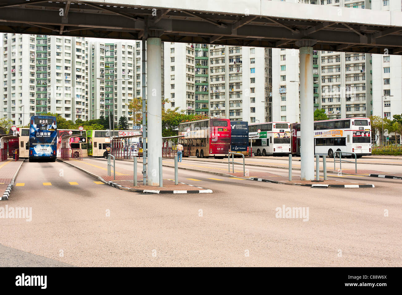 Der Busbahnhof mit Abstellstützen in Kowloon Hong Kong China Asien Stockfoto