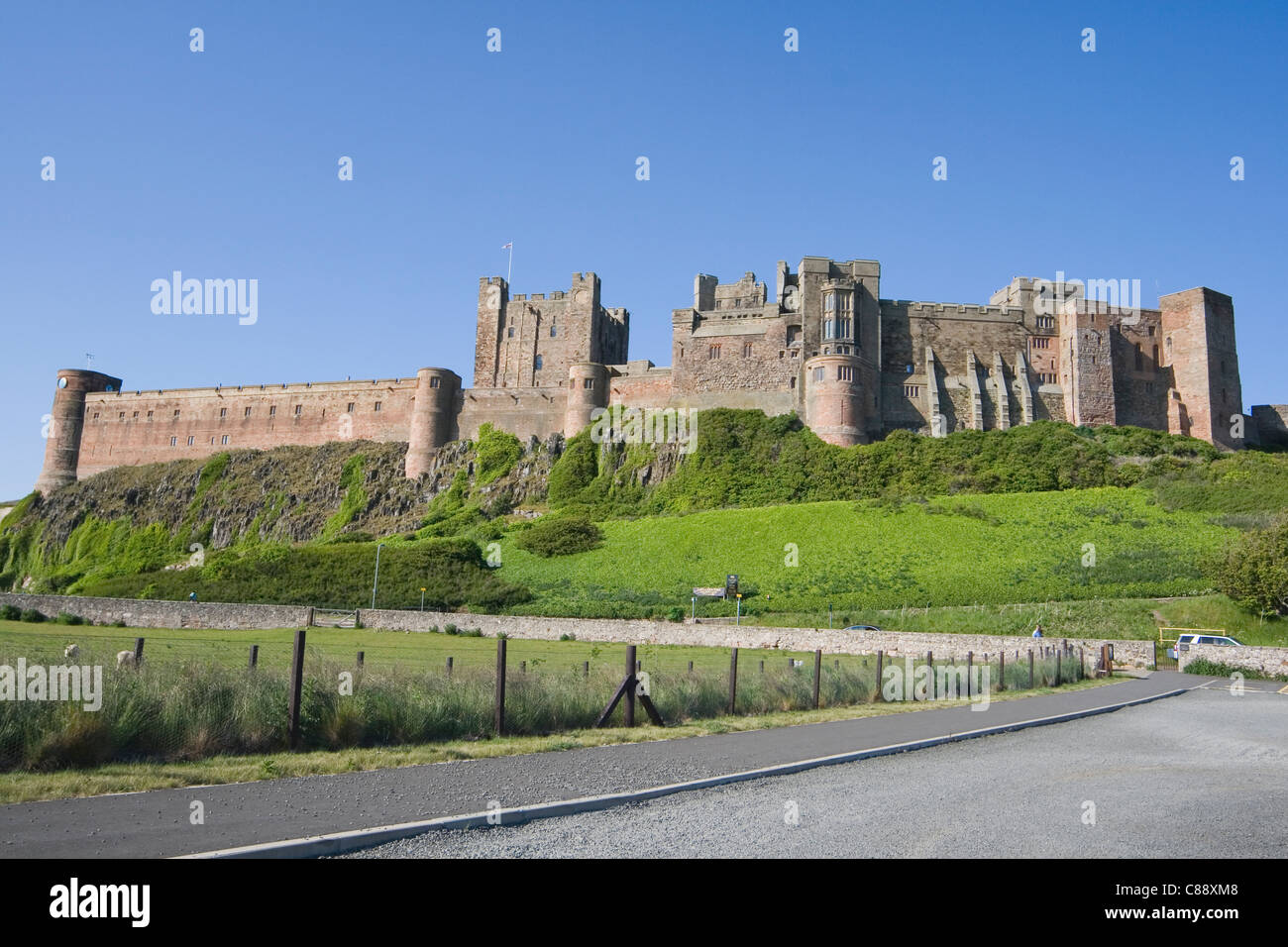 Bamburgh Castle, Bamburgh, Northumberland Küste, England. Stockfoto