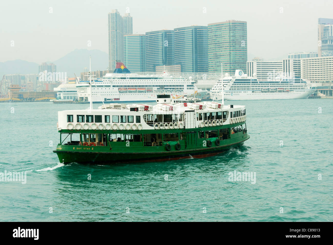 Star Ferry Line Fähre Tag Sterne Segeln vom Central Pier Honk Kong Island in Richtung Kowloon China Asien Stockfoto