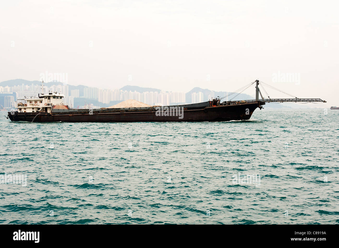 Bagger im Gange Aufdrängend Weg in Kowloon Bay Victoria Harbour Hong Kong China Asien Stockfoto