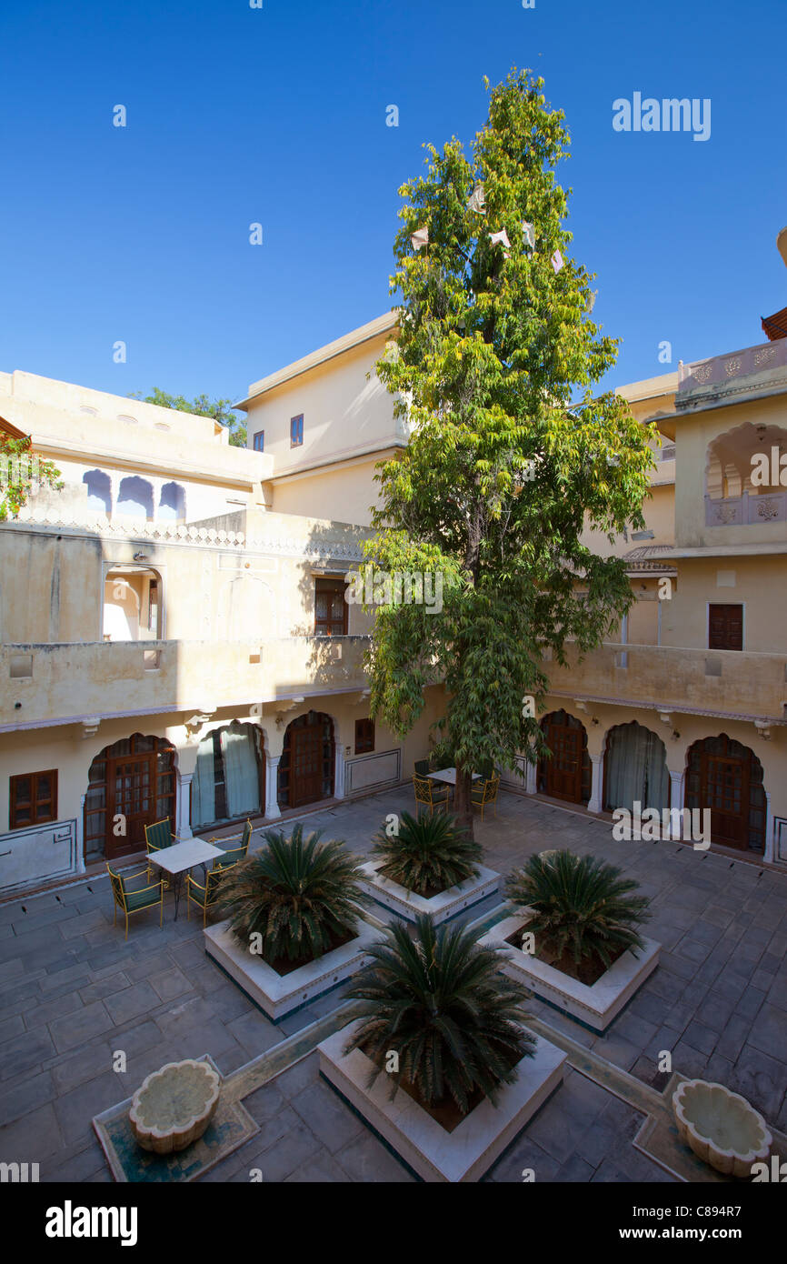 Luxus-Hotel Samode Haveli, ehemaligen Kaufmannshaus, Innenhof in Jaipur, Rajasthan, Nordindien Stockfoto