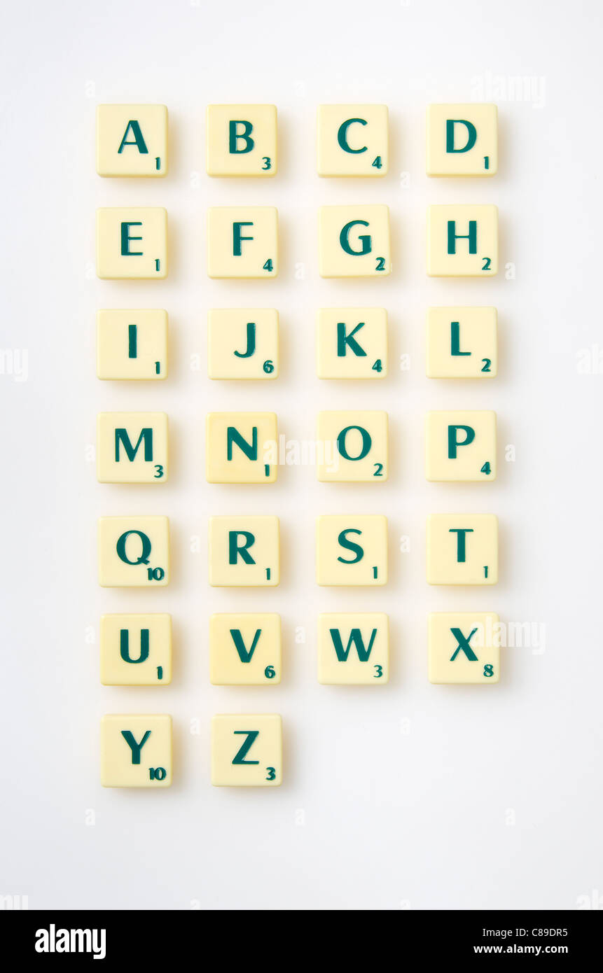 ABC Buchstaben des Scrabble-Spiel auf weißem Hintergrund Stockfoto