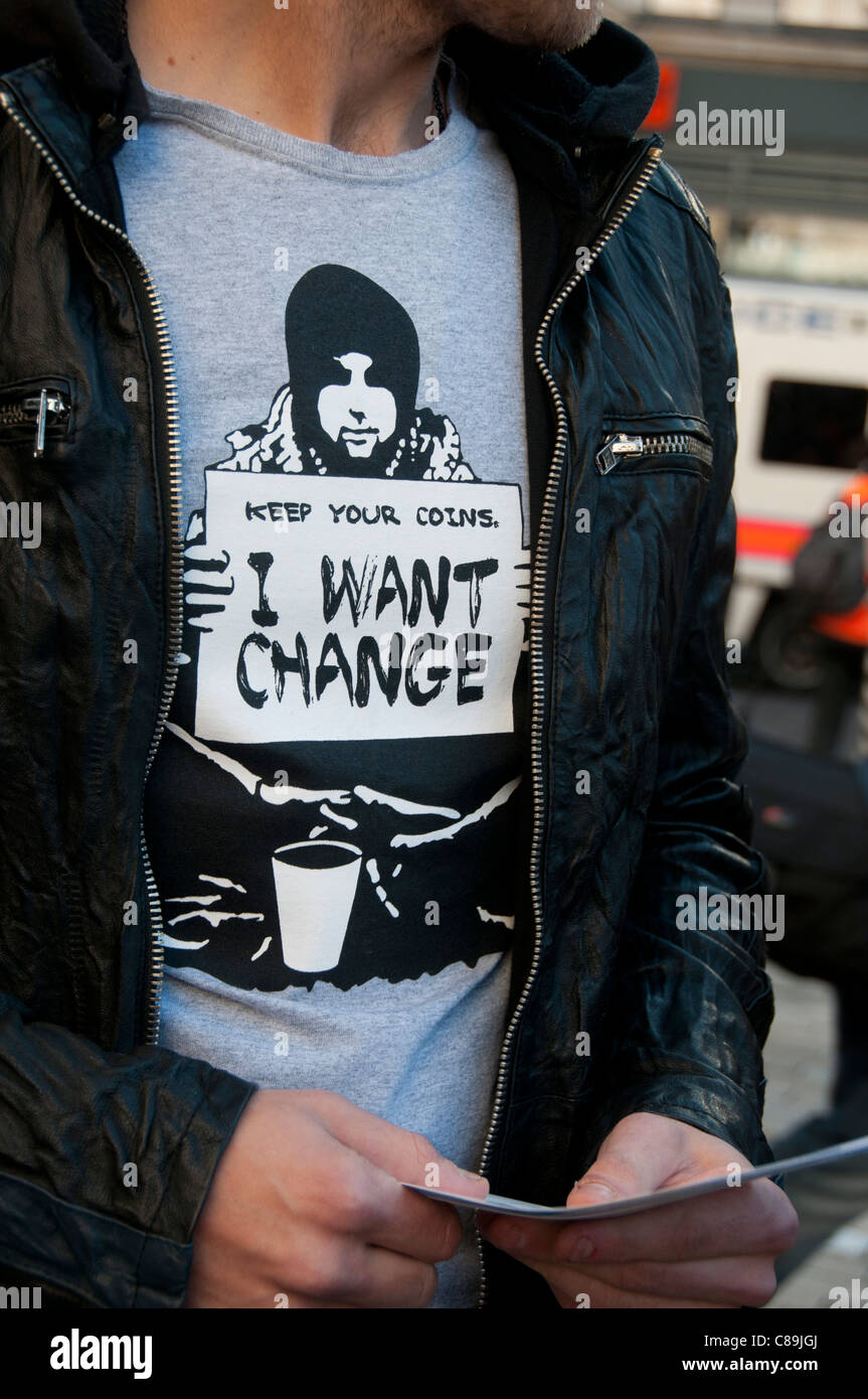 London zu besetzen. Ein junger Mann trägt ein t Shirt Spruch "Ich will Veränderung." Stockfoto