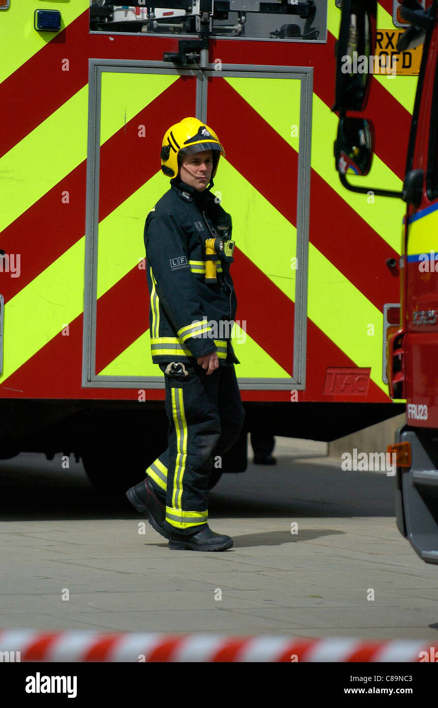 Feuerwehrmann und Emergencys Dienstleistungen arbeiten in London 2010 Stockfoto