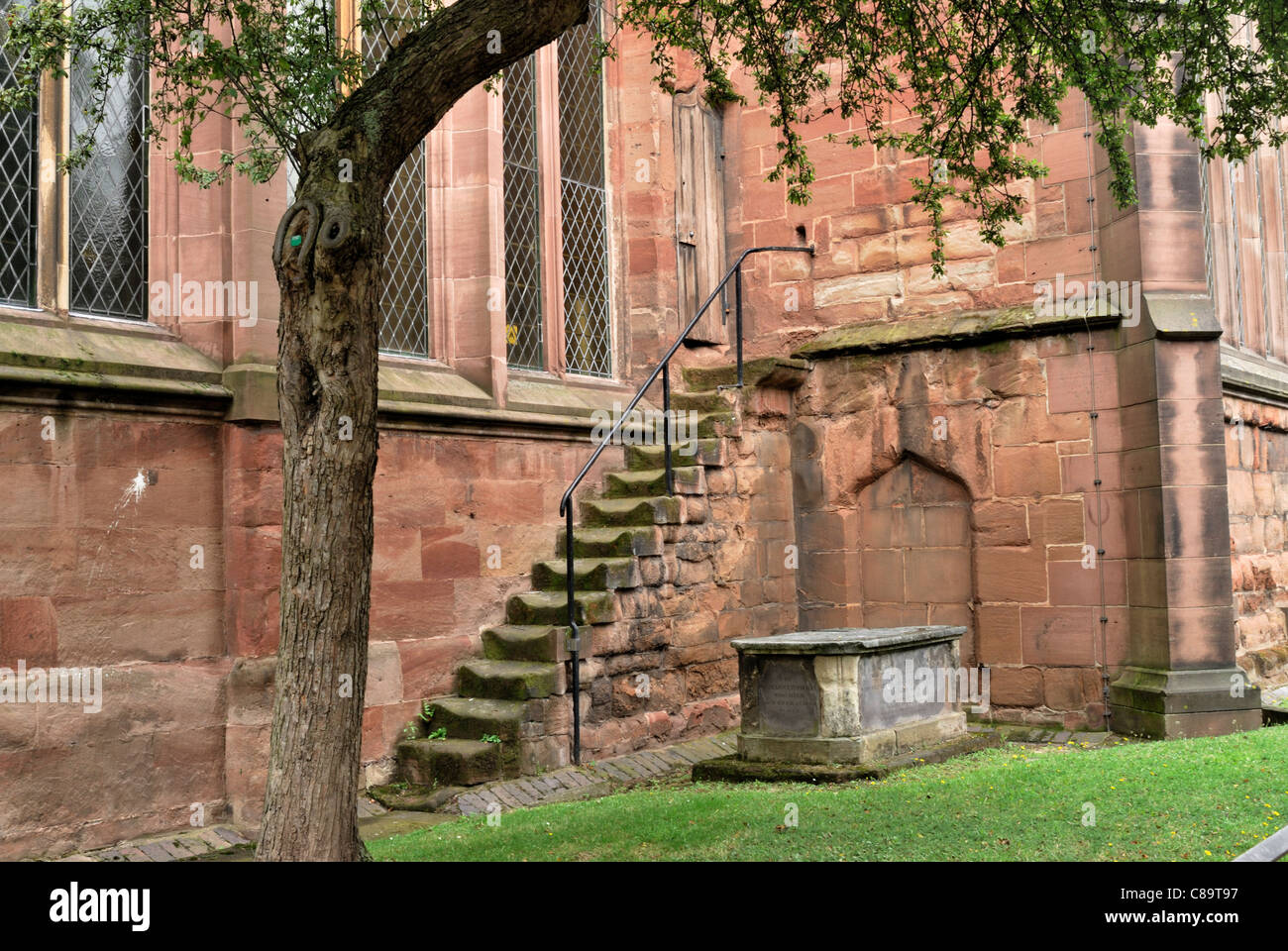 Ansicht der alten religiösen Architektur der alten Kathedrale, Coventry Stockfoto
