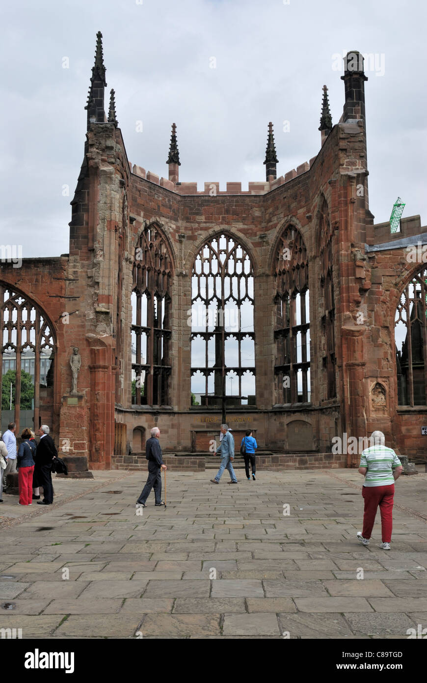 Ansicht der alten religiösen Architektur aus der alten Kathedrale, Coventry Stockfoto