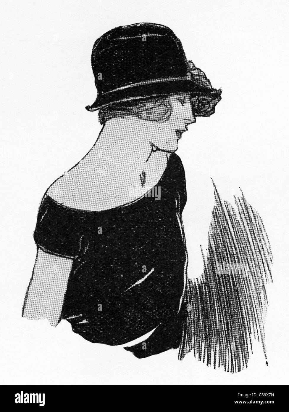 Mode-Illustration, ca. 1922. Kleine schwarze Panne samt Hut mit Silberband und Blumen getrimmt. Stockfoto