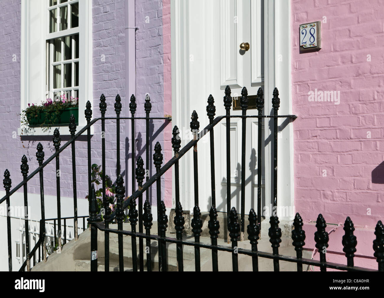 Elegante Eisengitter, die außen georgischen Reihenhaus Haus Bywater Street Chelsea London England Stockfoto