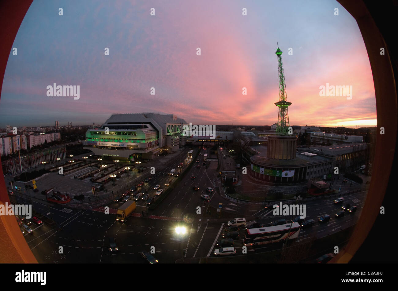 ICC mit Funkturm in Berlin-Charlottenburg, Deutschland Stockfoto