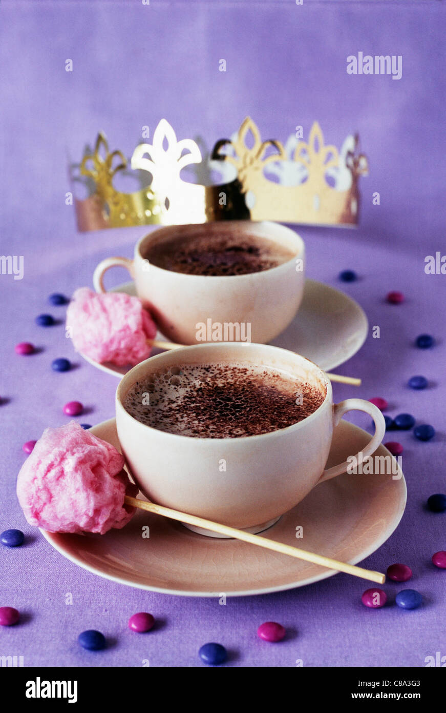 Heiße Schokolade und Zuckerwatte Lutscher Stockfoto