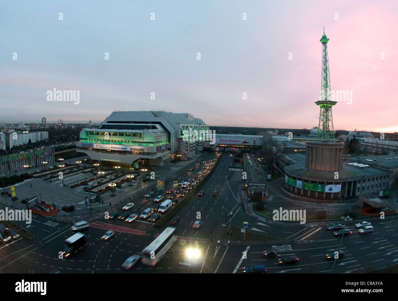 ICC mit Funkturm in Berlin-Charlottenburg, Deutschland Stockfoto