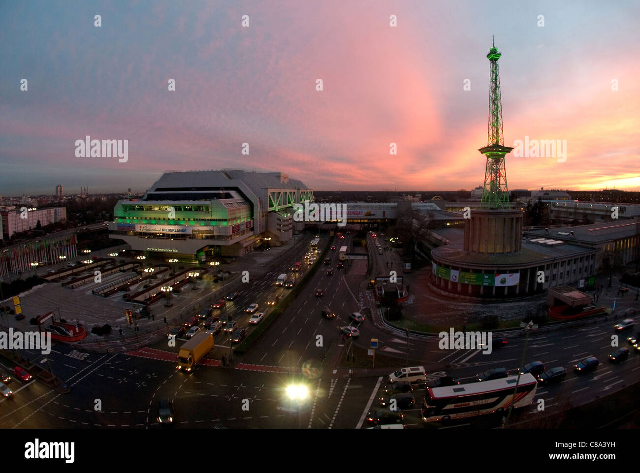 ICC mit Funkturm in Berlin-Charlottenburg, Deutschland Stockfoto