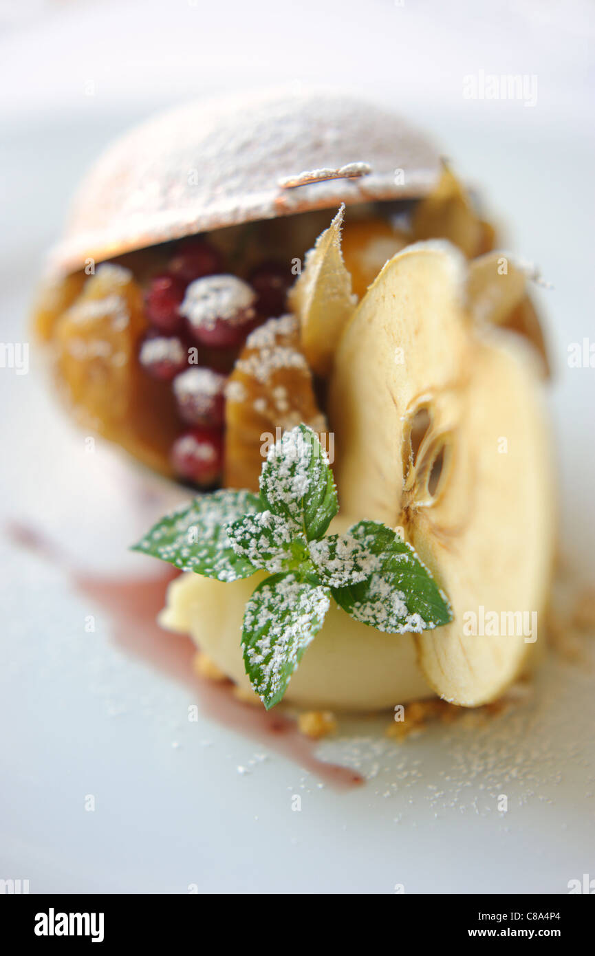 Nouvelle Cuisine Gourmet Apfel Eis dessert Stockfoto
