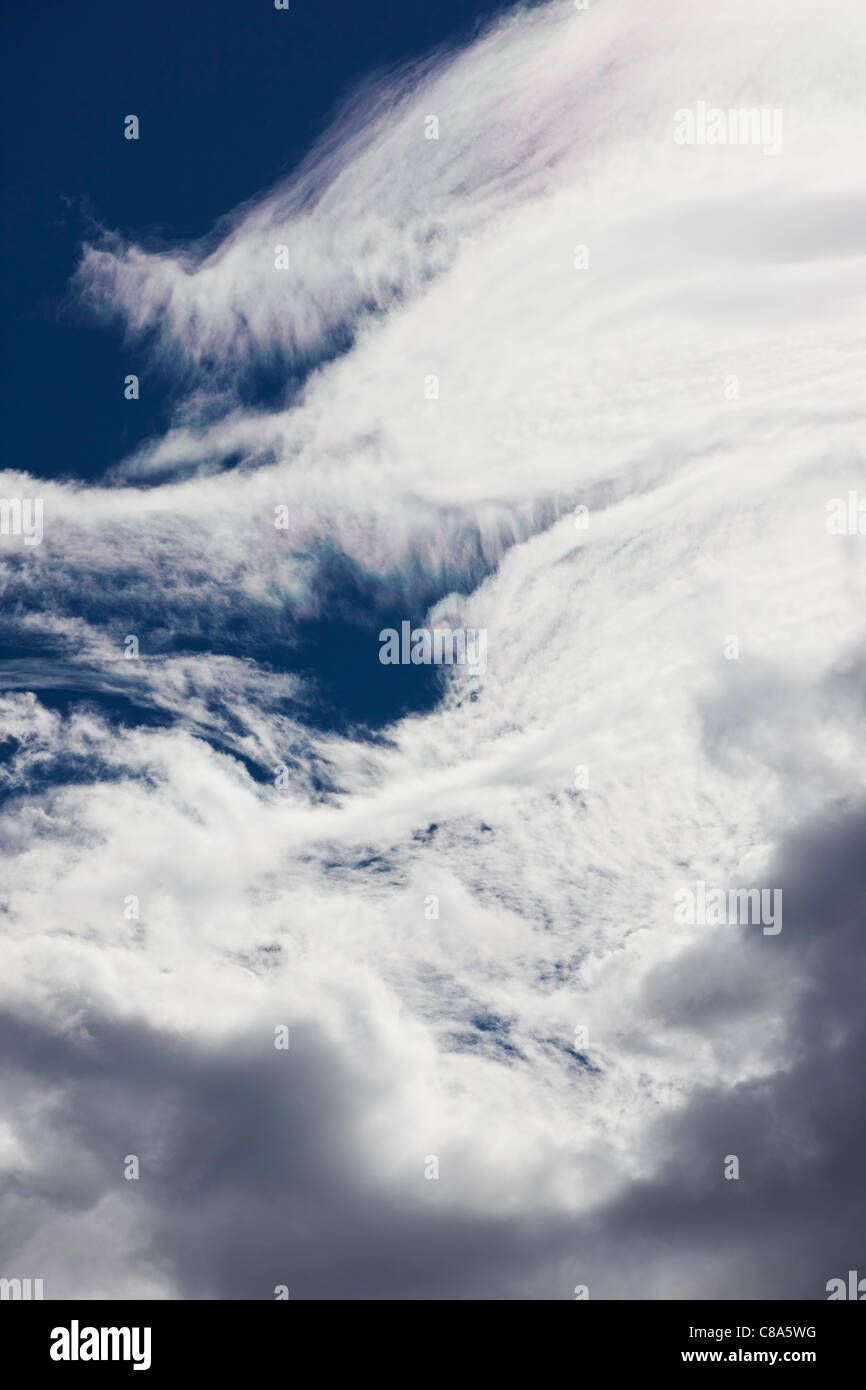 Ungewöhnliche Wolkenformationen an einem sonnigen blauen Himmel Tag in Colorado, USA Stockfoto