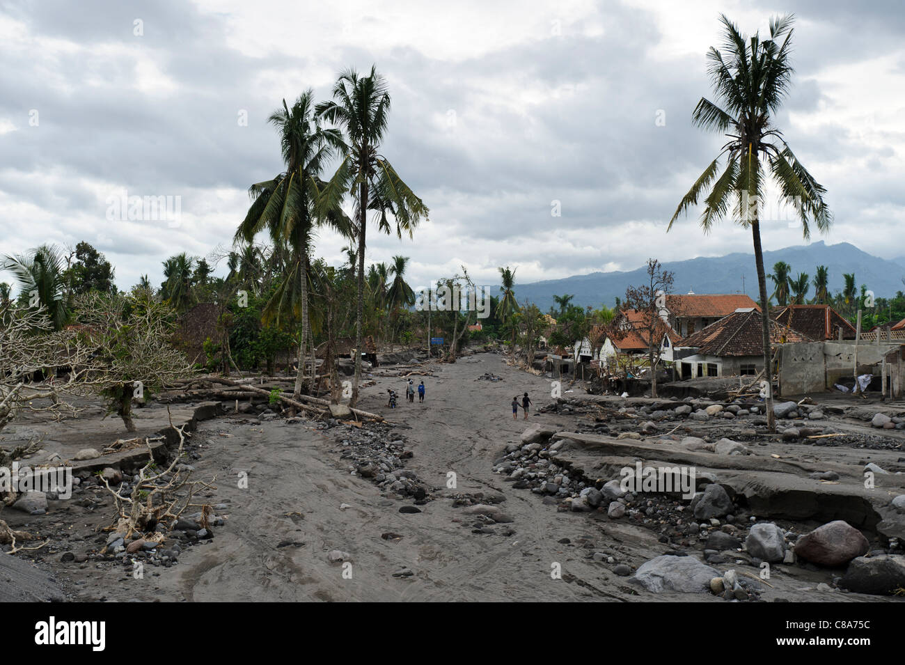Ein Dorf schwer beschädigt durch einen Lahar Schlamm im März 2011, Sirahan, Magelang, Yogyakarta, Java, Indonesien. Stockfoto