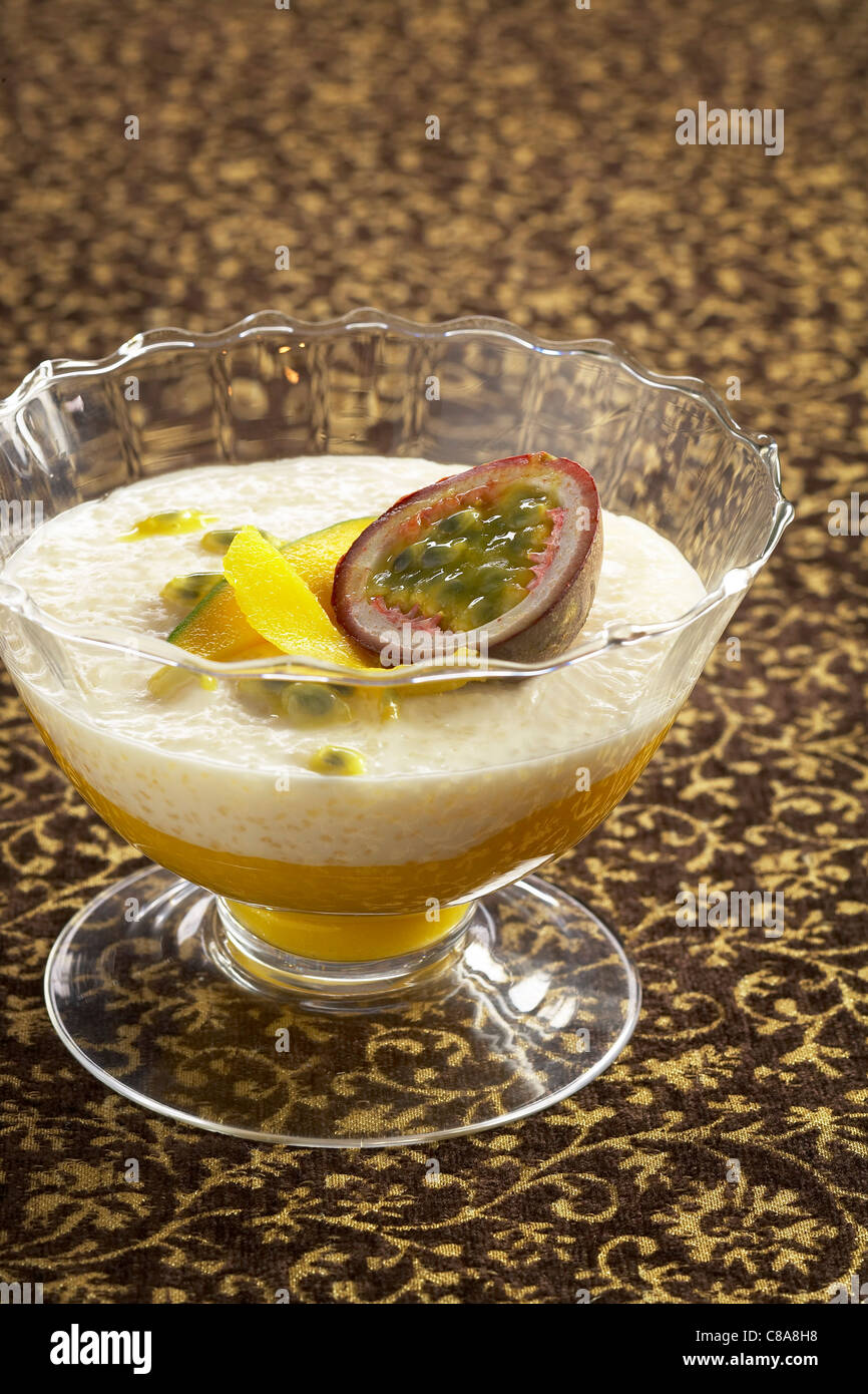 Tapioka, Mango und Passionsfrucht Cappuccino Stockfoto