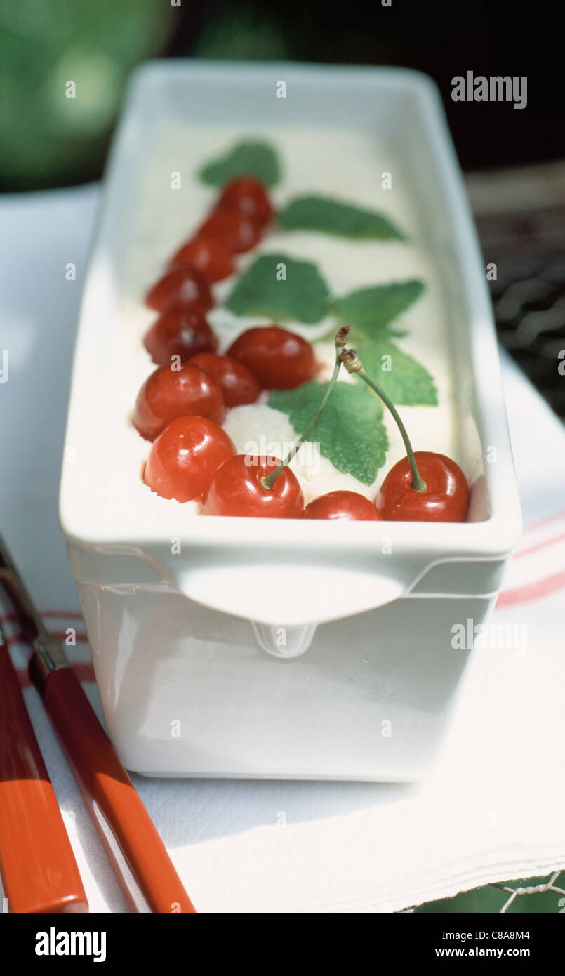 Fromage Blanc und Kirsche-terrine Stockfoto