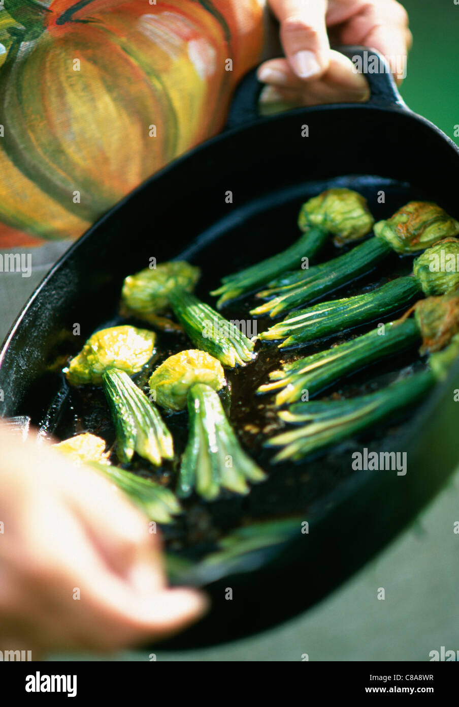 Gekochte Zucchini-Blüten Stockfoto