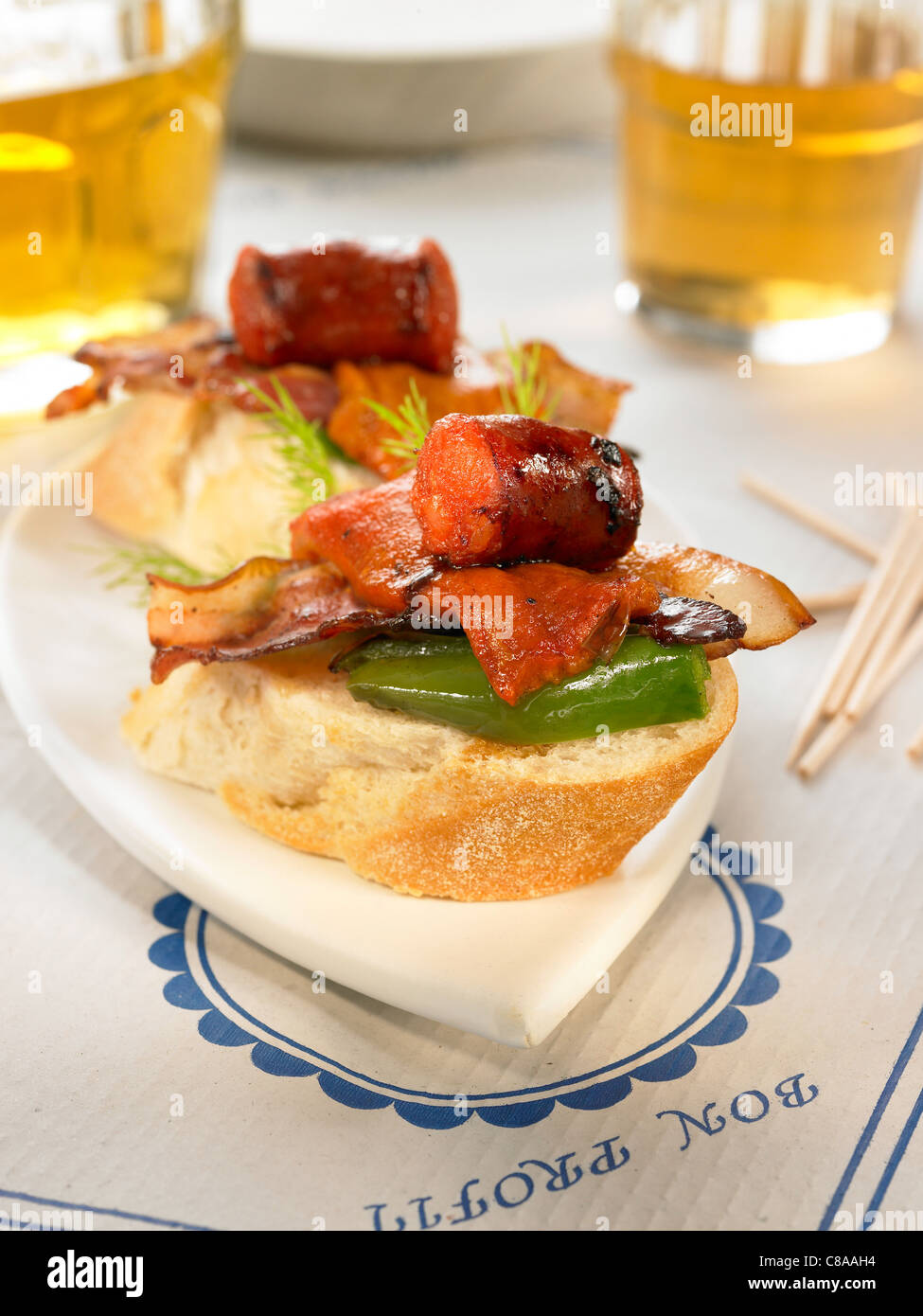 Chorizo und Speck Open sandwich Stockfoto