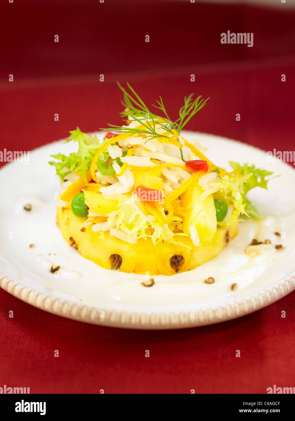 Ananas mit Reis und cremiger Joghurt Stockfoto