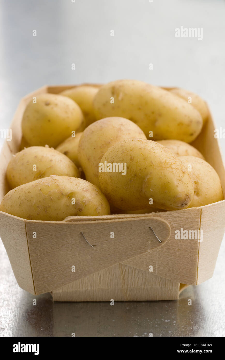 Körbchen von Kartoffeln Stockfoto
