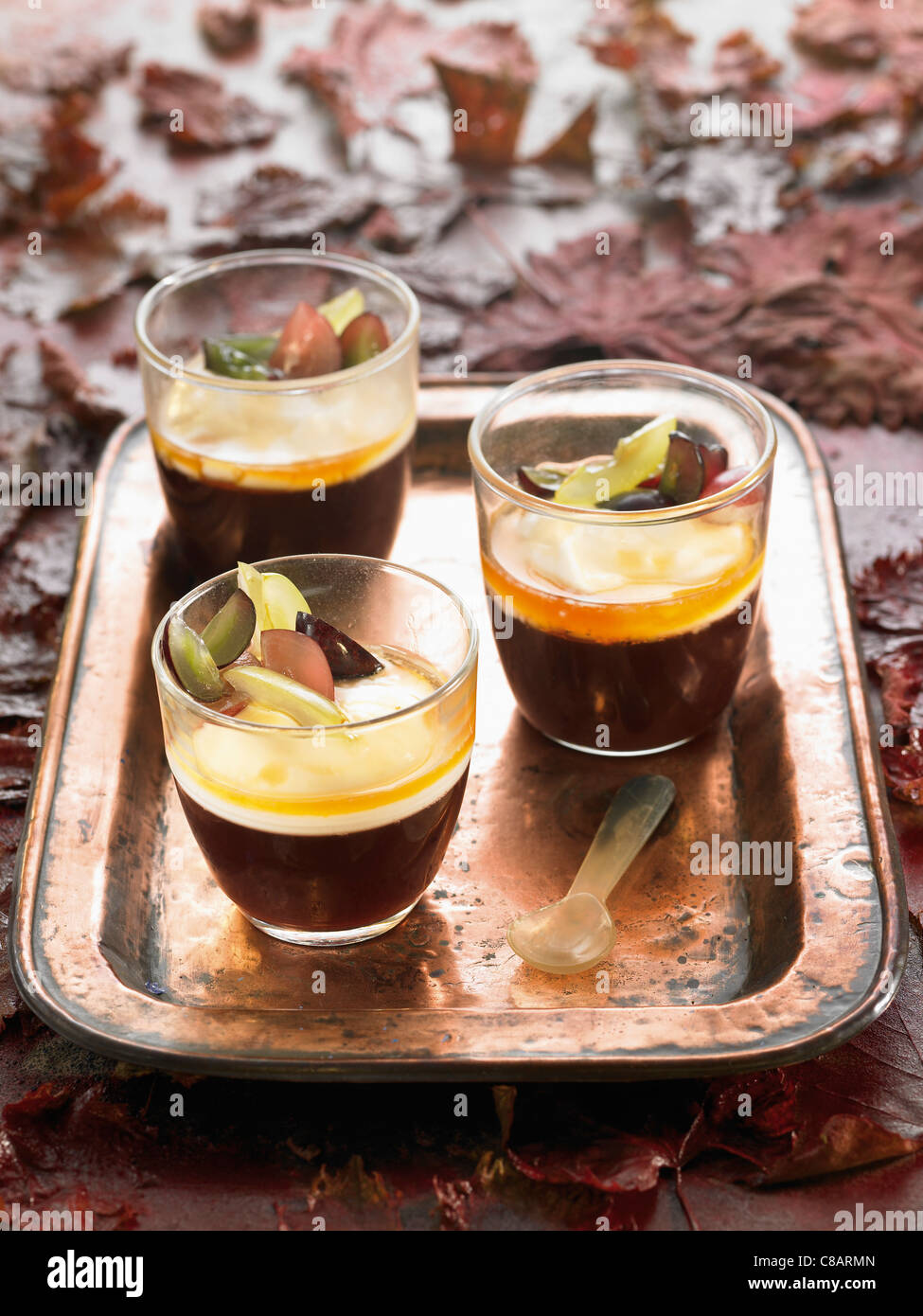 Traubengelee mit Joghurt Stockfoto