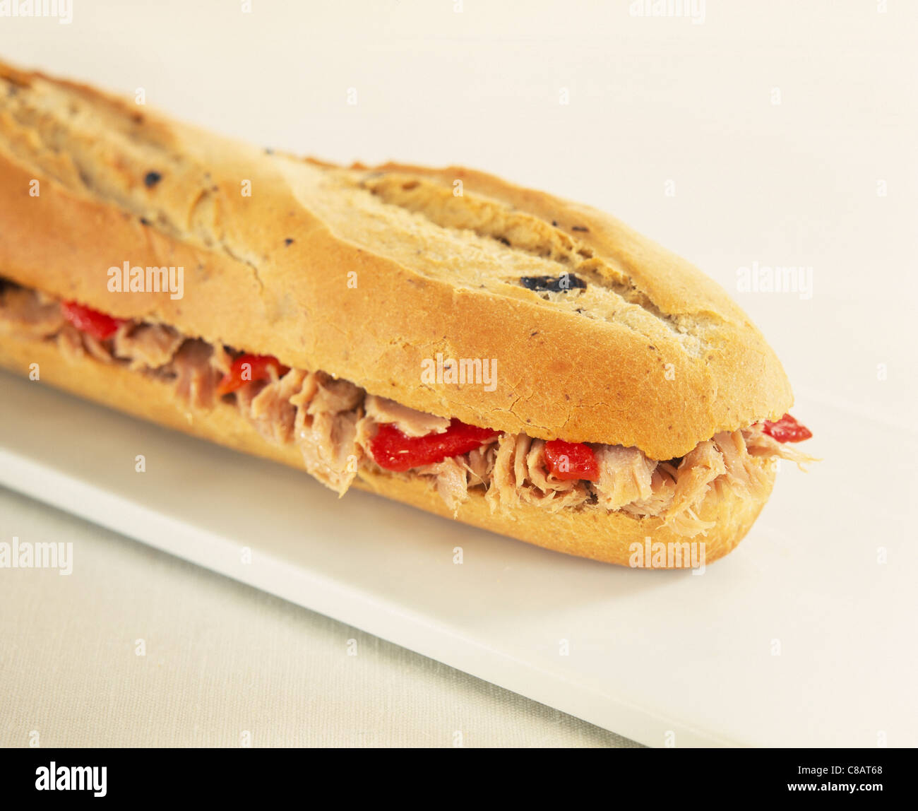 Thunfisch und Oliven Baguette-sandwich Stockfoto