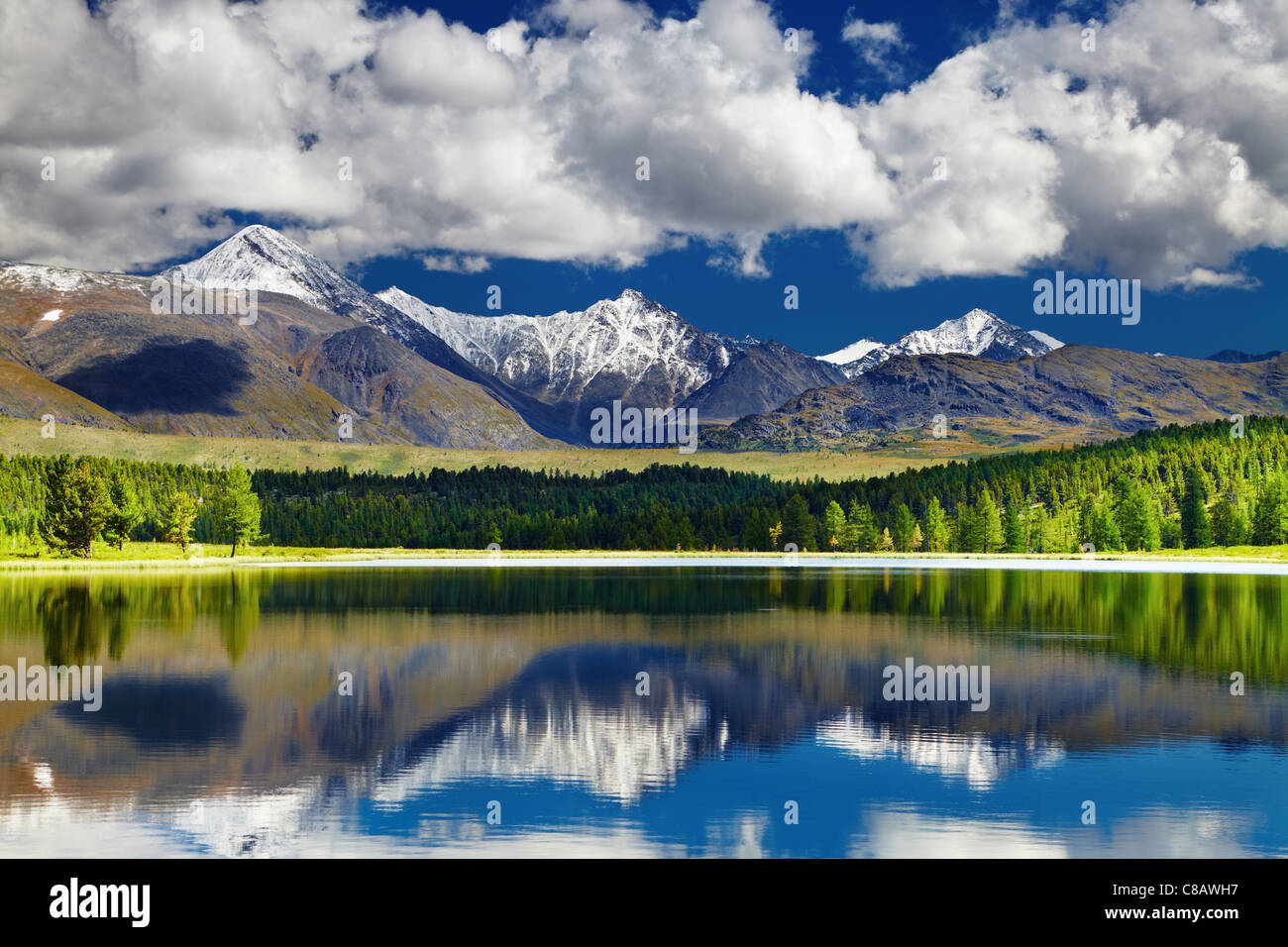 Schöner See in Altai-Gebirge Stockfoto