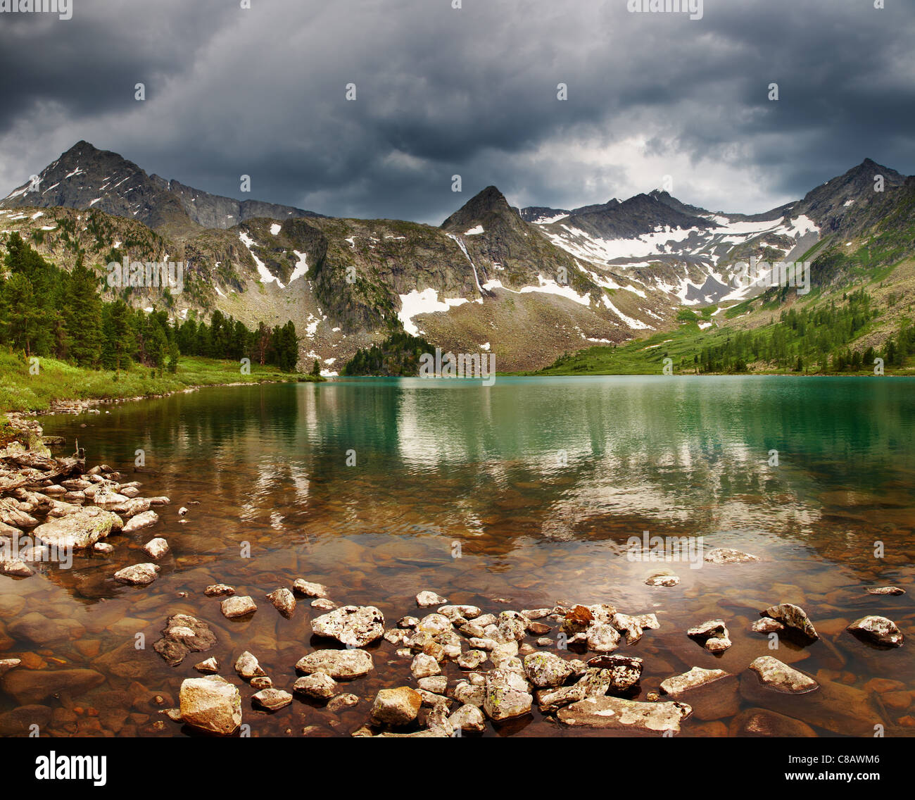 Wunderschönen türkisfarbenen See im Altai-Gebirge Stockfoto