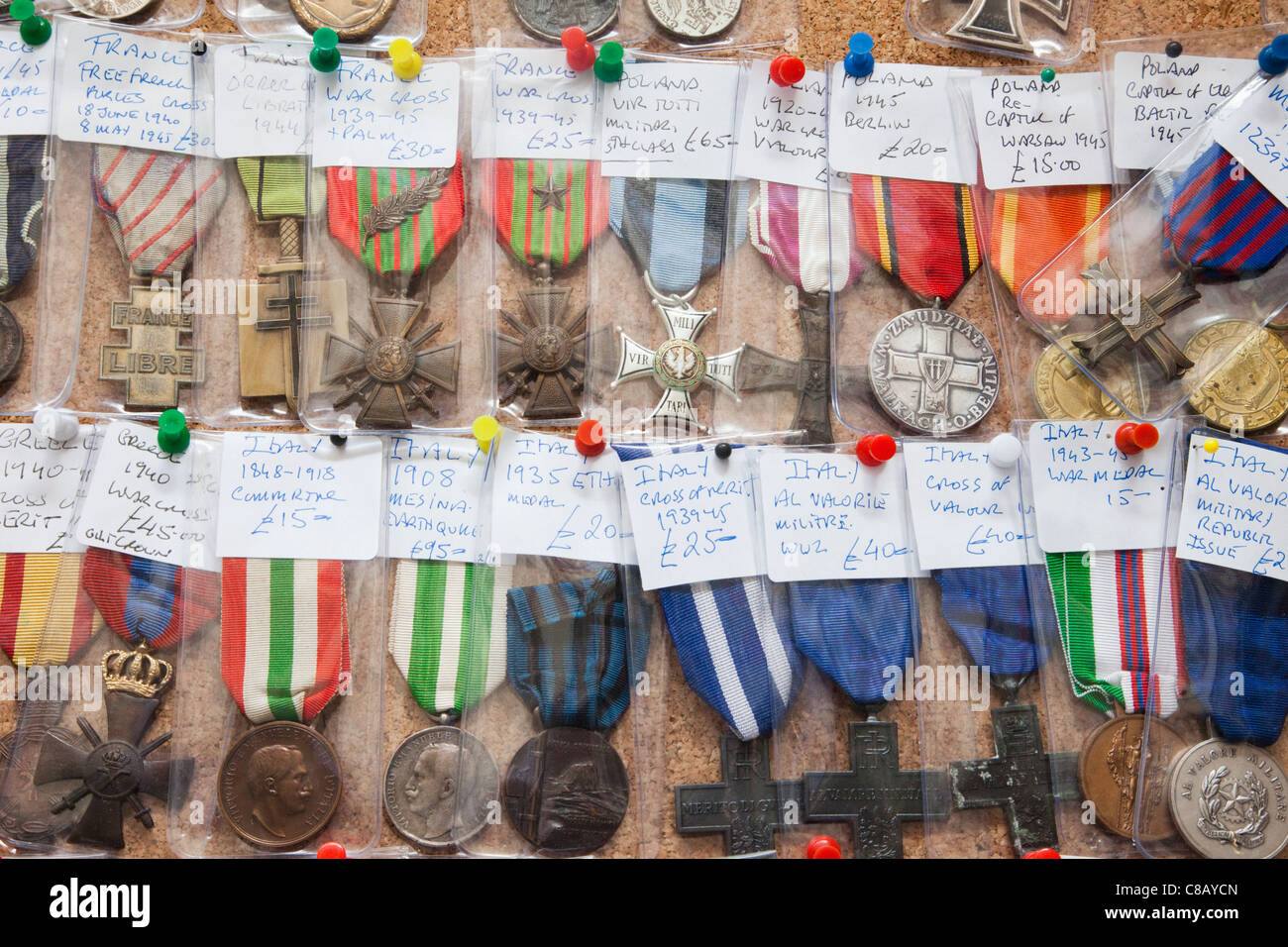 England, London, Sammler Shop Schaufenster der Krieg Medaillen Stockfoto