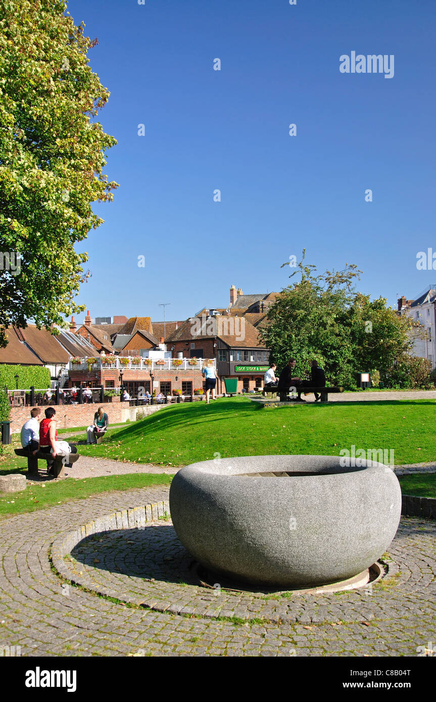 "Ebb and Flow" Skulptur von Peter Randall-Page, Newbury Lock, Newbury, Berkshire, England, Vereinigtes Königreich Stockfoto