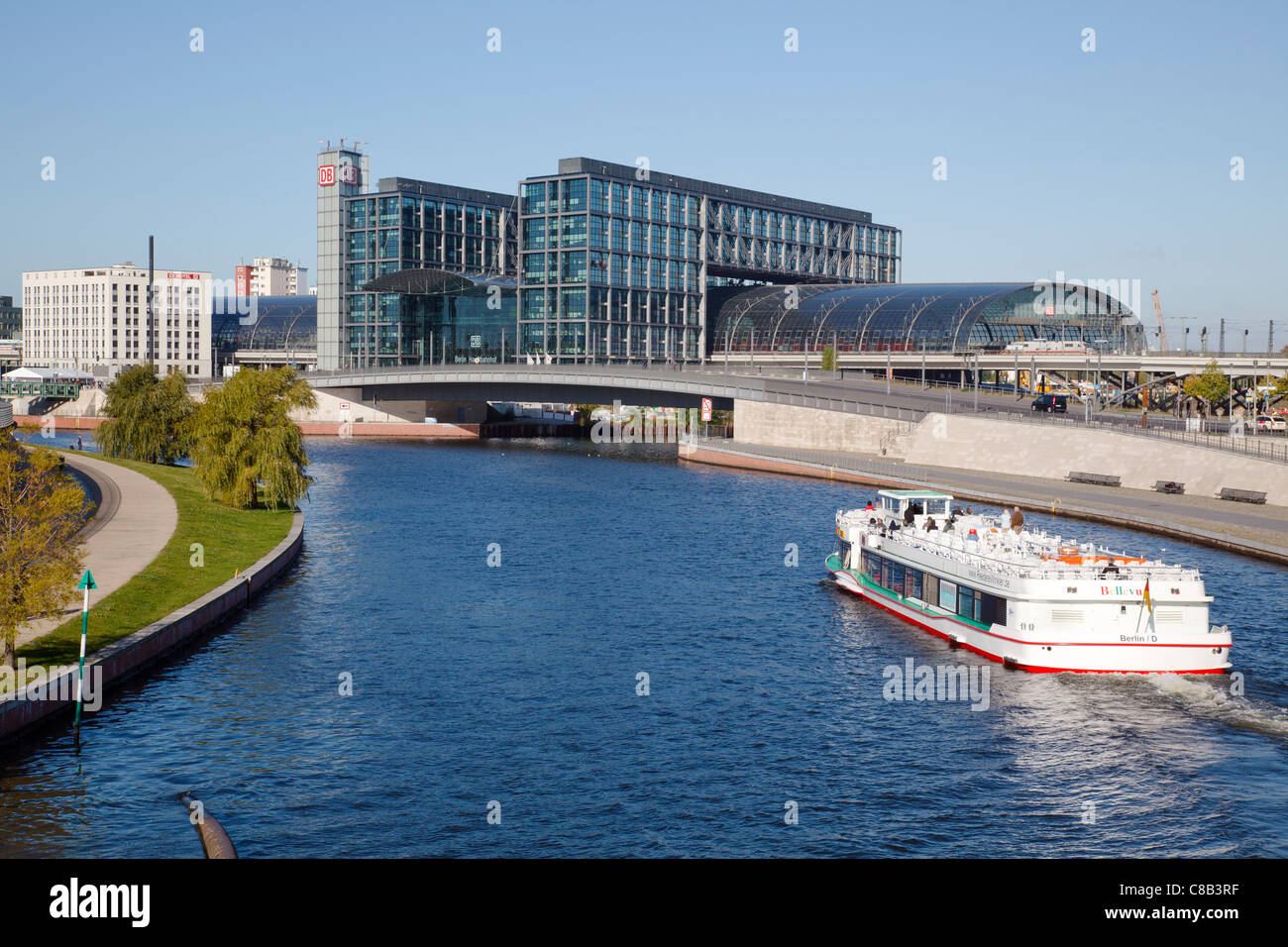 Hauptbahnhof und Fluss Spree, Berlin, Deutschland Stockfoto