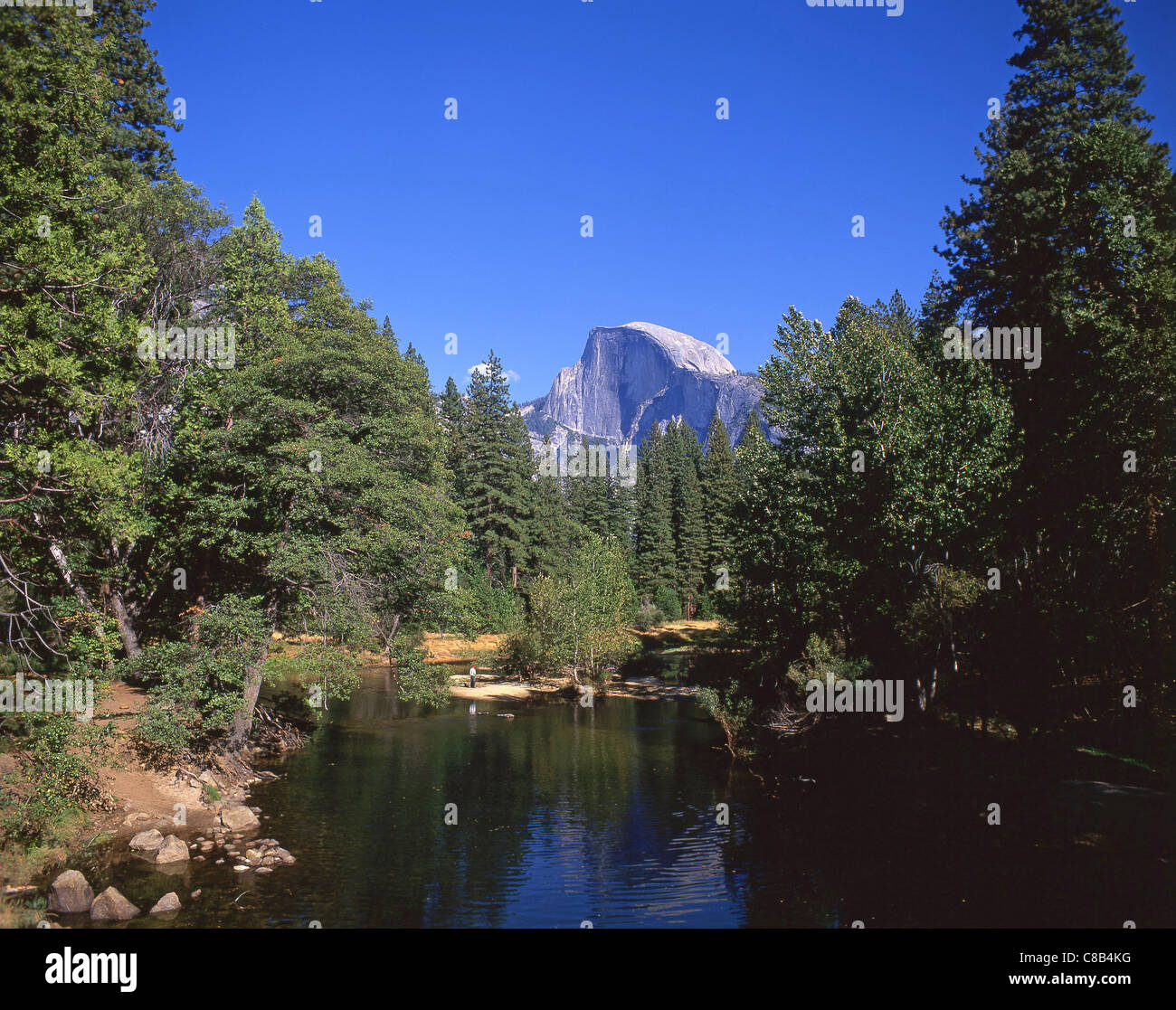 Halbe Kuppel Vista und Merced River, Yosemite-Nationalpark, Kalifornien, Vereinigte Staaten von Amerika Stockfoto