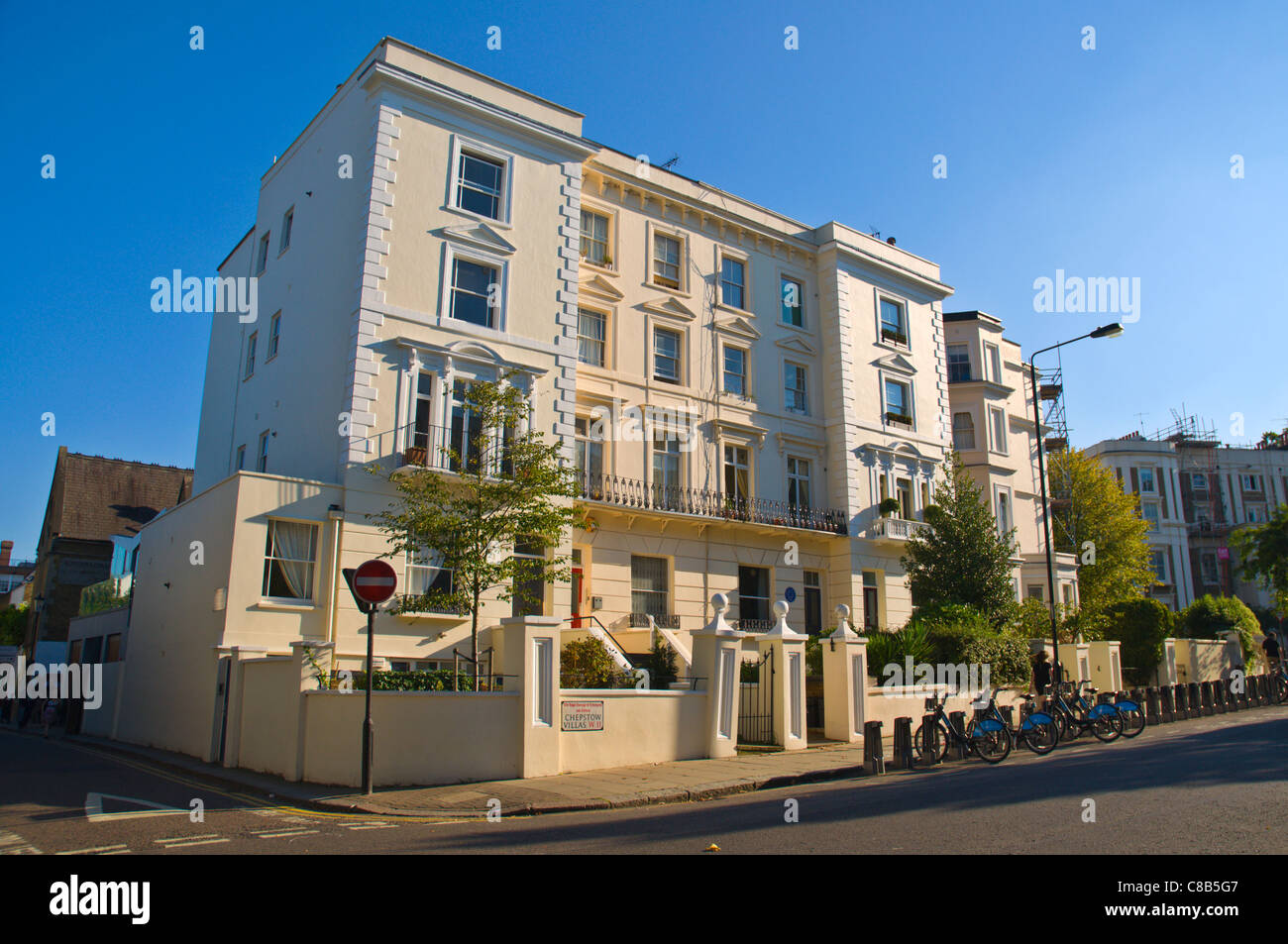 Wohnhaus am Rand der Portobello Road und Chepstow Villas Straßen Stadtteil Notting Hill London England UK Europe Stockfoto