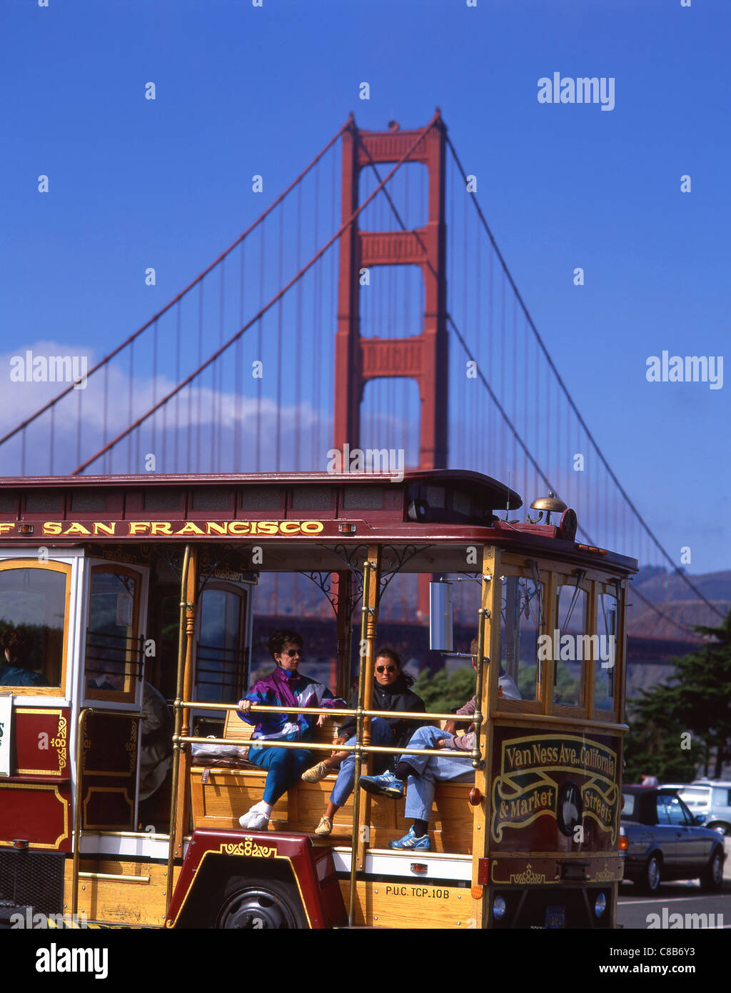 Golden Gate Bridge und Tour Seilbahn, San Francisco Bay Area, San Francisco, California, Vereinigte Staaten von Amerika Stockfoto