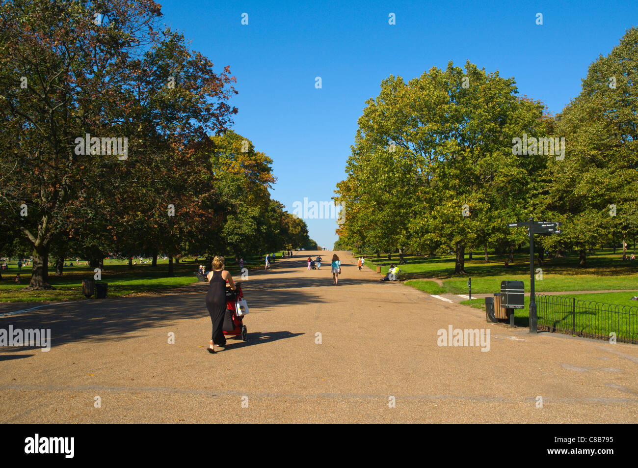 Der Breite Fuß Weg Kensington Gardens Park West London England UK Europa Stockfoto