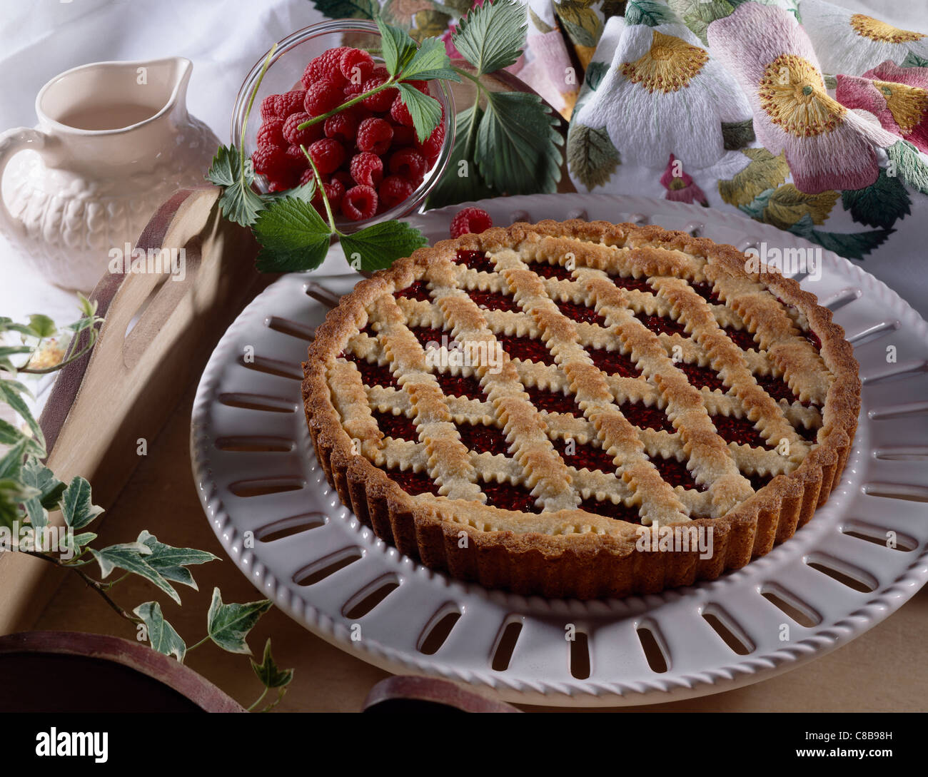 Linzertorte Himbeer Marmelade Und Shortbread Gitter Torte