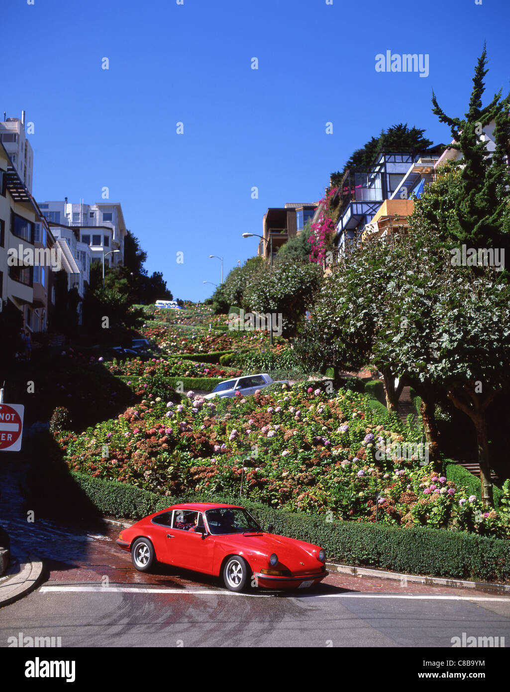 Lombard Street (kurvenreichsten Straßen der Welt), Russian Hill, San Francisco, California, Vereinigte Staaten von Amerika Stockfoto