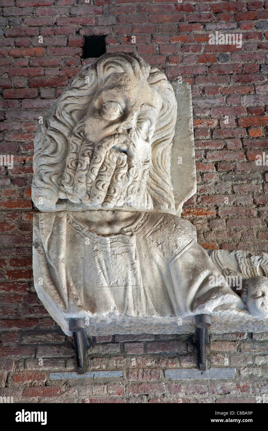 Mailand - Kopf Skulptur vom Tor des Castello Sforzesco Stockfoto