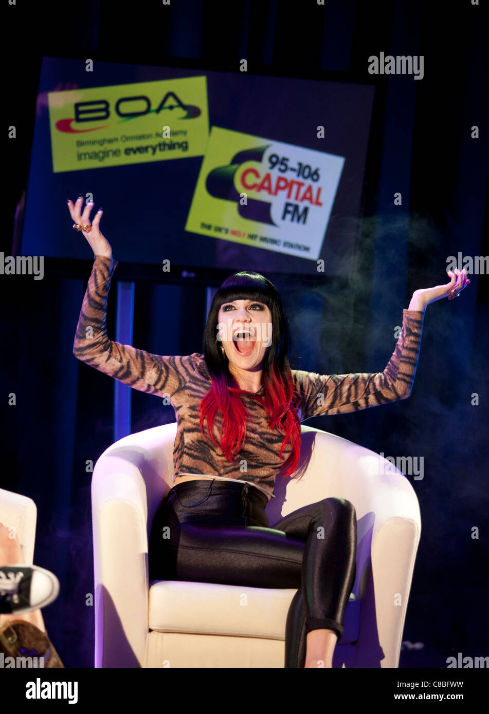 Sängerin Jessie J bei der Eröffnung des Tonstudios in Birmingham Ormiston Academy in Birmingham, UK, am Dienstag, 18. Oktobe Stockfoto Sängerin Jessie J bei der Eröffnung des Tonstudios in Birmingham Ormiston Academy in Birmingham, UK, am Dienstag, 18. Oktobe Stockfoto