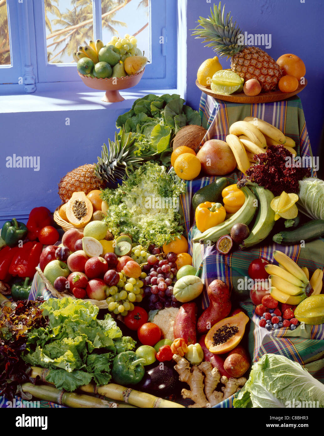 Auswahl an Obst und Gemüse Stockfoto