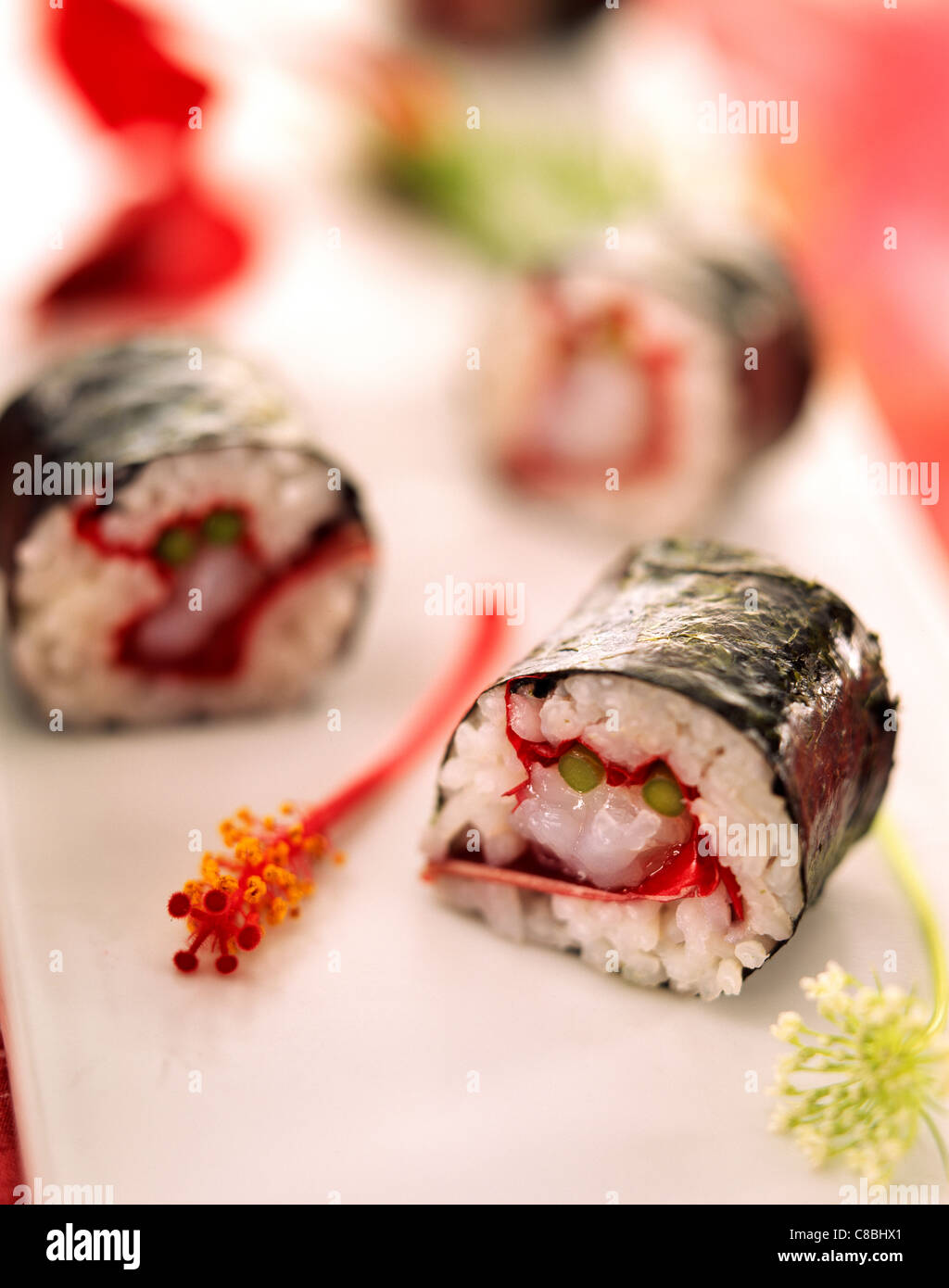 Hibiskus und Langusten Garnelen sushi Stockfoto