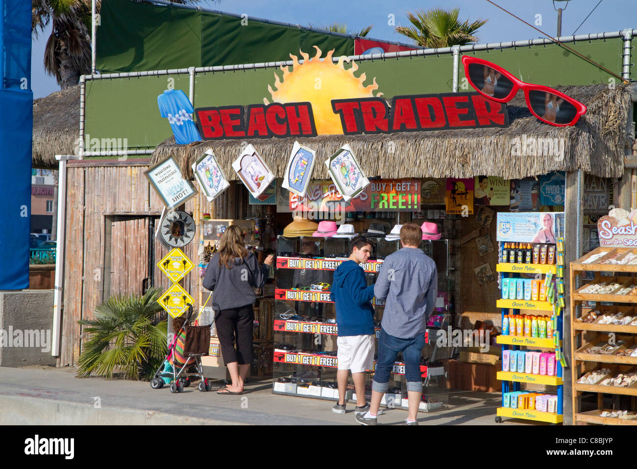 Direkt am Meer-Geschäft am Mission Beach, San Diego, Kalifornien, USA. Stockfoto