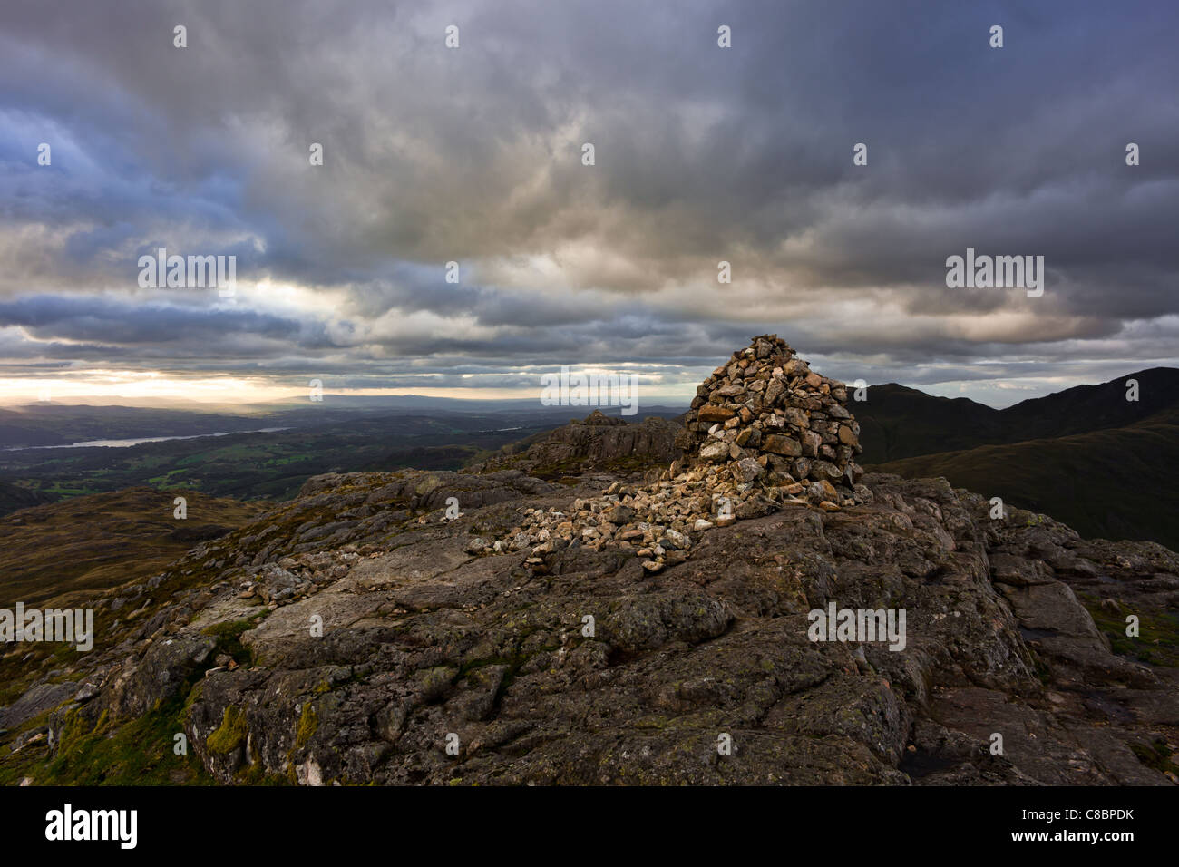 Gipfel-Cairn von Pike o ' Blisko (Pike Blisko), Lake District, Großbritannien Stockfoto