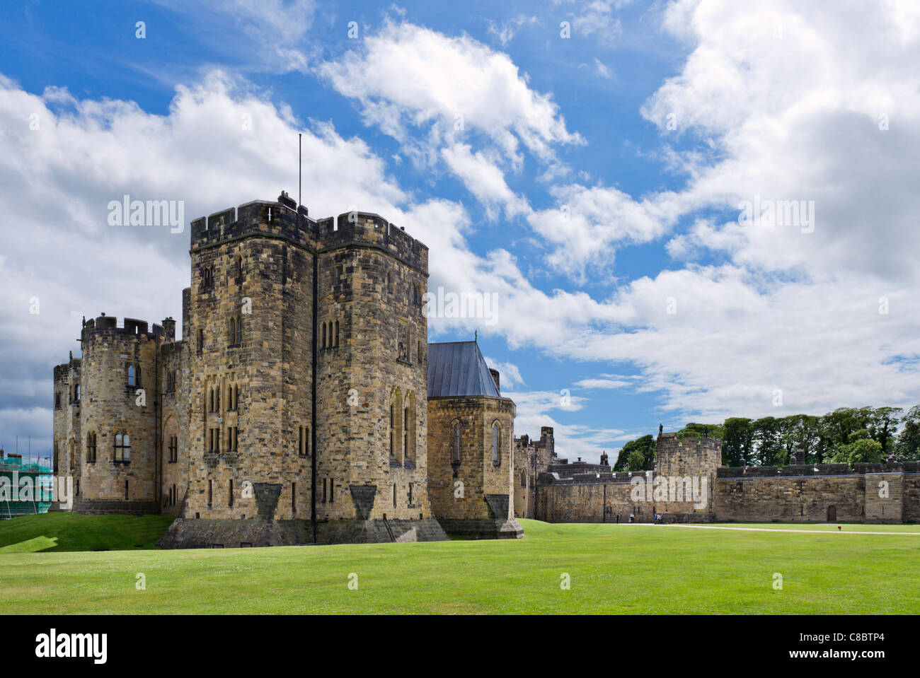 Äußeren Bailey von Alnwick Castle (verwendet als Standort für Hogwarts-Schule in den Harry-Potter-Filme), Alnwick, Northumberland, Großbritannien Stockfoto