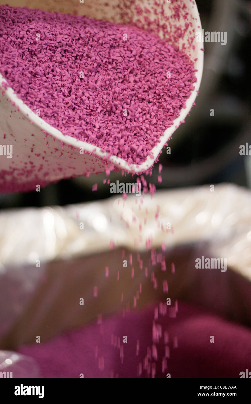 Rosa Plastik "Nurdles" (geriebenen Kunststoff-Rohstoffe) Stockfoto